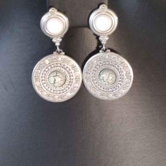 Vintage Liz Claibourne Clip On Earrings. Large Silver Medallion Design Unique - Picture 5 of 12
